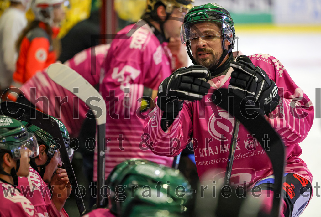 2025-10-28_069_TSV_Erding_gegen_Toelzer_Loewen | Erding, Deutschland, 28.10.2025:Eishockey, Oberliga Süd 2025 / 2026, 13. Spieltag, TSV Erding gegen Tölzer Löwen, Endergebnis: 2:5Philipp Michl (Erding Gladiators, #77)Foto: Christian Riedel / fotografie-riedel.net