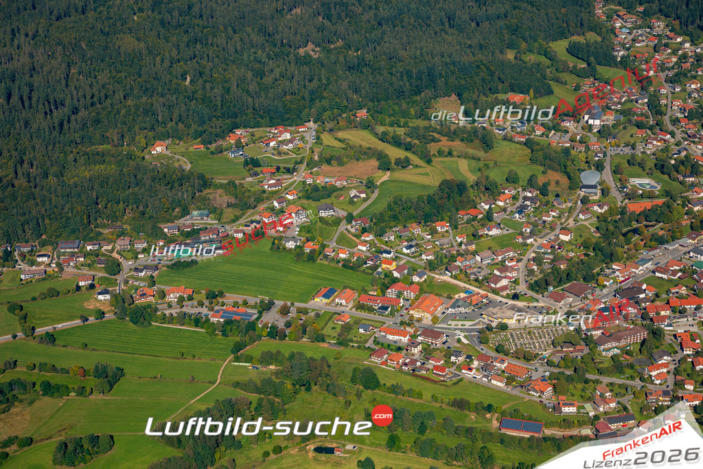 Das Luftbild der Stadt Bodenmais wurde 2021 vom Flugzeug heraus erstellt (keine Drohne) Aufnahmehöhe ca.450 Meter- hohe Bildauflösung und Druck-Qualität garantiert!