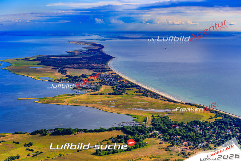 Die Luftbildaufnahme Kloster - Insel Hiddensee wurde 2018 mittels Flugzeug (keine Drohne) erstellt. Perfekte Schärfe und Druck- Auflösung- Garantiert!