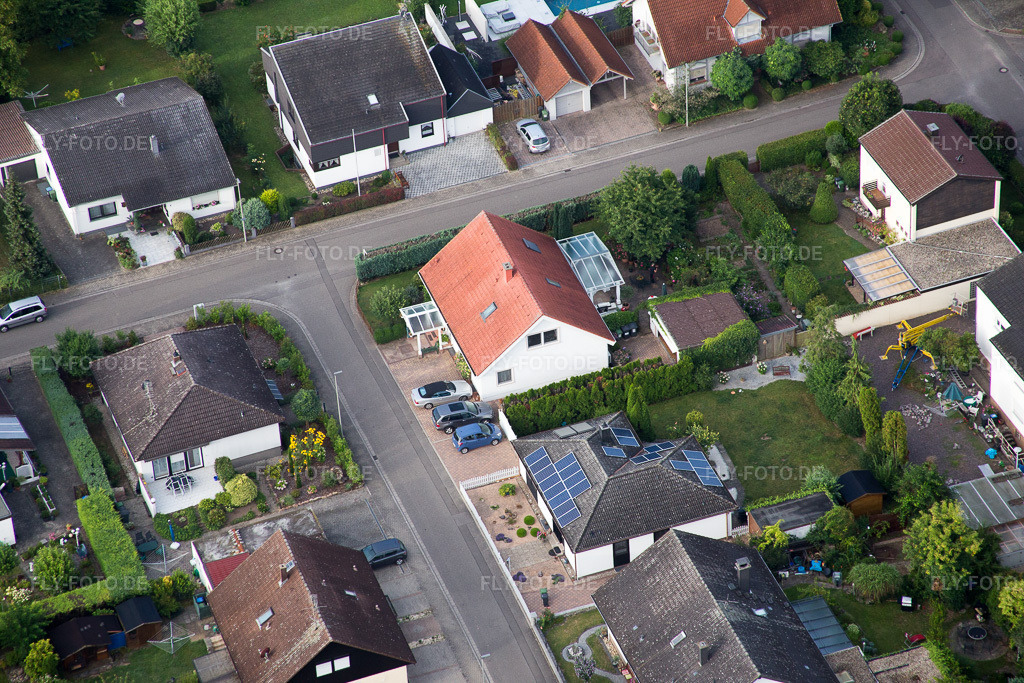 Luftbild: Billigheim-Ingenheim, Maxburgstr im Ortsteil Billigheim in Billigheim-Ingenheim im Bundesland Rheinland-Pfalz in Deutschland. Foto: IMG_092744.jpg vom 13.08.2016 durch Werner Riehm/FLY-FOTO.de