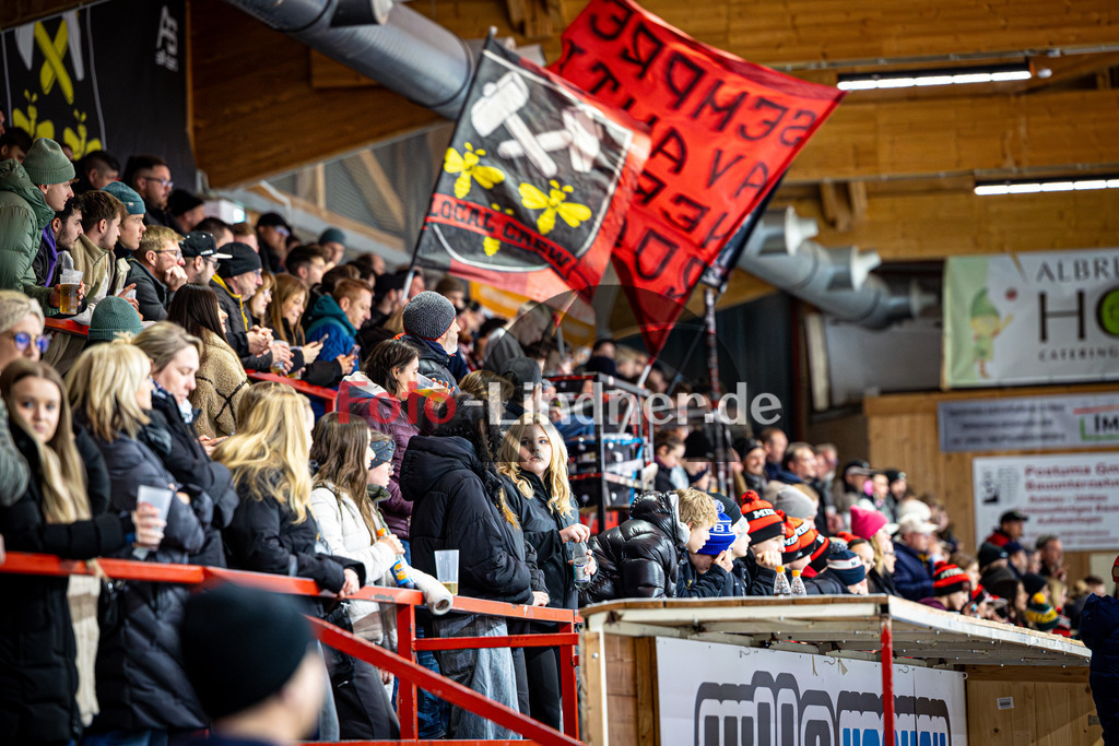 Peißenberg MINERS U20 gegen EC Peiting U20 | Eishockey Bayernliga U20 Vorrunde, Peißenberg MINERS U20 gegen EC Peiting U20, 20260228,Peißenberger Fans,2026-02-28 in Peißenberg (flatbuy Arena Peißenberg), Copyright: WolfgangxLindner www.foto-lindner.de