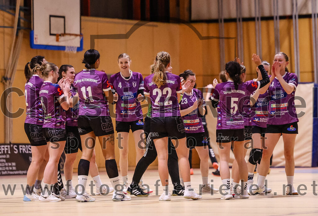 2025-02-15_139_SpVgg_Altenerding_gegen_MTV_Pfaffenhofen | Erding, Deutschland, 15.02.2025:Handball, Bezirksoberliga Frauen Altbayern 2024 / 2024, 14. Spieltag, SpVgg Altenerding gegen MTV Pfaffenhofen, Endergebnis: 27:23Janina Konrad (SpVgg Altenerding, #2), Marlene Mittermeier (SpVgg Altenerding, #6), Nikayla Alston (SpVgg Altenerding, #11), Greta Felbinger (SpVgg Altenerding, #4), Johanna Taubmann (SpVgg Altenerding, #22), Julia Kübelsbeck (SpVgg Altenerding, #5), Sophie Lößl (SpVgg Altenerding, #14)Foto: Christian Riedel / fotografie-riedel.net