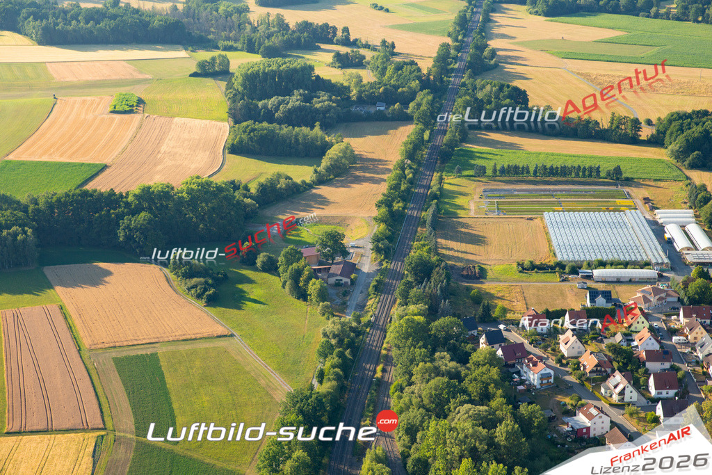 Das Luftbild zeigt :  Neuenmarkt - Die Luftaufnahme wurde 2023 vom UL-Flugzeug aus erstellt ( keine Drohne ) - Hochauflösende Luftaufnahme - Für grossformatige Ausdrucke geeignet. Die Geschenkidee !Mit Lizenz und Bildrechte bestellbar