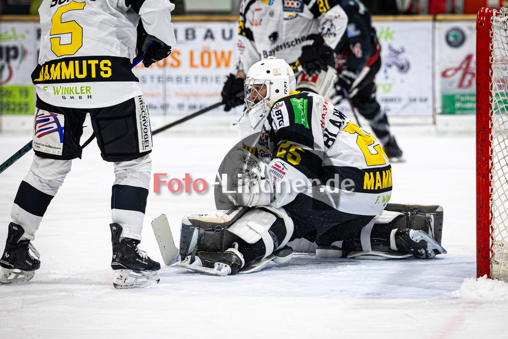 Peißenberg MINERS gegen EA Schongau MAMMUTS | Eishockey Bayernliga 2025/26 Vorrunde 20. Spieltag, Peißenberg MINERS gegen EA Schongau MAMMUTS, 20251221,Daniel BLANKENBURG (EA Schongau MAMMUTS Torwart 25) in Aktion,2025-12-21 in Peißenberg (flatbuy Arena Peißenberg), Daniel BLANKENBURG (EA Schongau MAMMUTS Torwart 25)Copyright: WolfgangxLindner www.foto-lindner.de