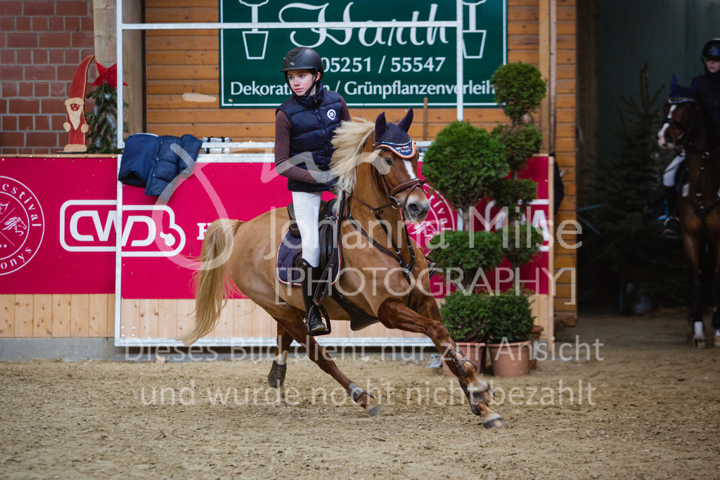 221127_Winterfestival_L-Spr_HPTTY-225 | Deine schönsten Turniermomente als professionelle Fotos! Entdecke hochwertige Pferdesport-Fotografie im Online-Shop. Jetzt Fotos finden & bestellen!