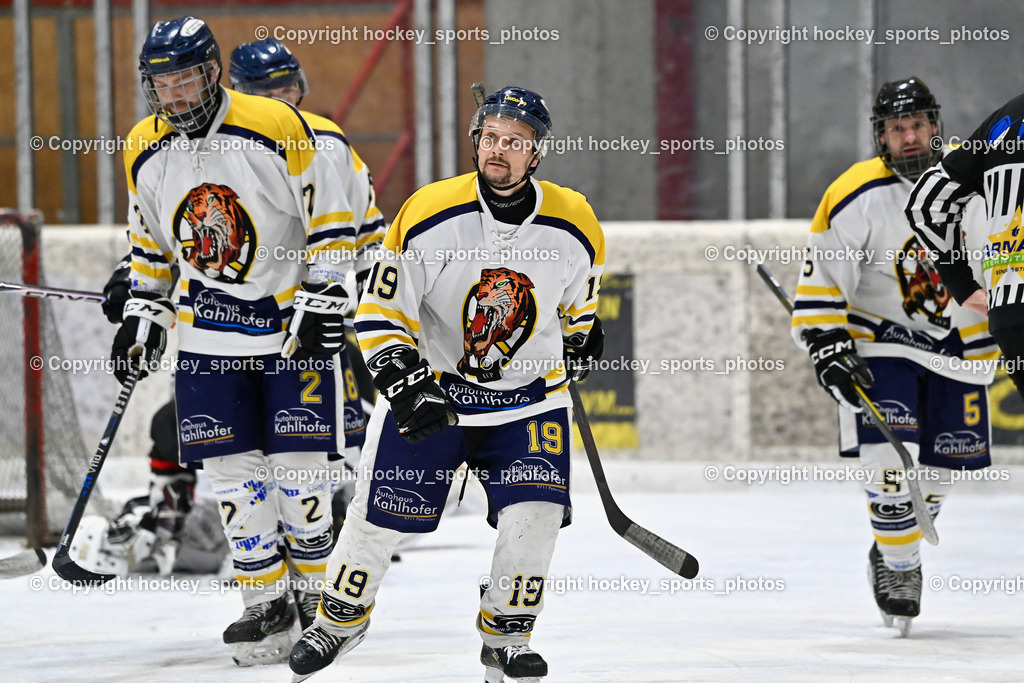EC Tigers Paternion vs. Tarco Wölfe II | #2 Pranjic Marko EC Tigers Paternion, #19 Kampitsch Lukas EC Tigers Paternion, EC Tigers Paternion vs. Tarco Wölfe II, EC Tigers Paternion vs. Tarco Wölfe II am 19.12.2024 in Spittal an der Drau (Eissportzentrum Spittal), Austria, (Photo by Bernd Stefan)