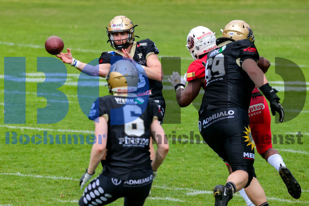 GFL: Paderborn Dolphins vs. New Yorker Lions{date} -  | {headline}(Foto: Sebastian Sendlak / BOND) - Realisiert mit Pictrs.com