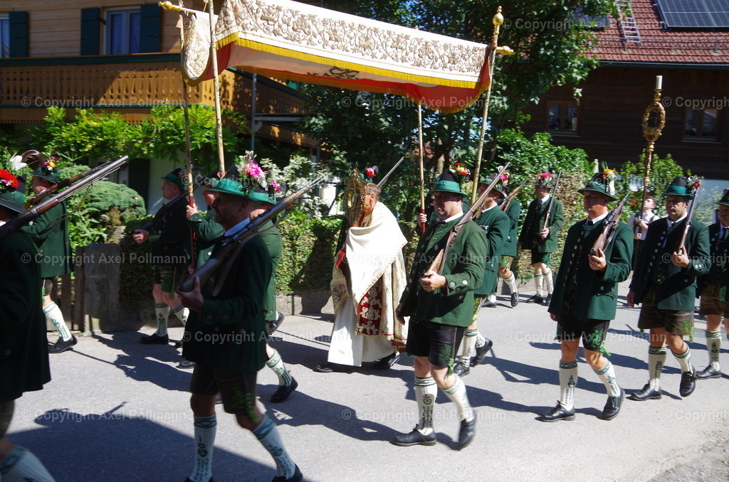 IMGP5758 | fotografiert von Axel PollmannLeonhardi Wallfahrt Benediktbeuern und Murnau, Fronleichnam, Fasching, Landschaft im Loisachtal und Benediktbeuern  - Realisiert mit Pictrs.com