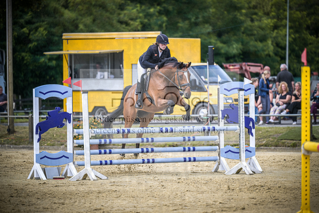 DOS_1920 | Entdecke hochwertige Reitturnierfotos von Foto Oger. Professionell, emotional und authentisch – jetzt Lieblingsmomente im Shop bestellen.Deutschlandweite Turnierfotografie. - Realisiert mit Pictrs.com