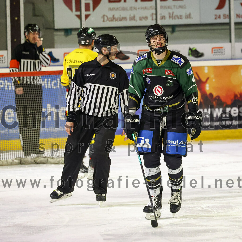2023-02-10_035_TSV_Erding_gegen_ERSC_Amberg | Erding, Deutschland, 10.02.2023:
Eishockey, Bayernliga Meisterrunde Gruppe B 2022 / 2023, 3. Spieltag, TSV Erding gegen ERSC Amberg, Endergebnis: 6:3

Simon Franz (Erding Gladiators, #4)

Foto: Christian Riedel / fotografie-riedel.net