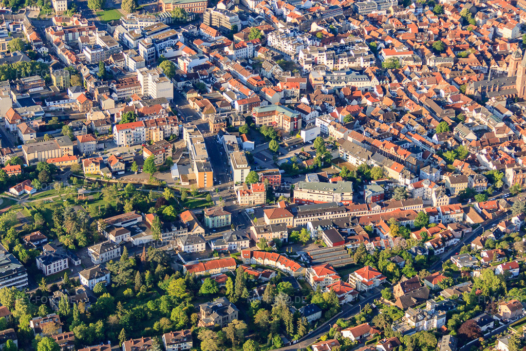 Luftbild: Hindenburgstr in Neustadt an der Weinstraße im Bundesland Rheinland-Pfalz in Deutschland. Foto: IMG_64675.jpg vom 04.05.2014 durch Werner Riehm/FLY-FOTO.deAuflösung des Originals: 4314 x 2876 px