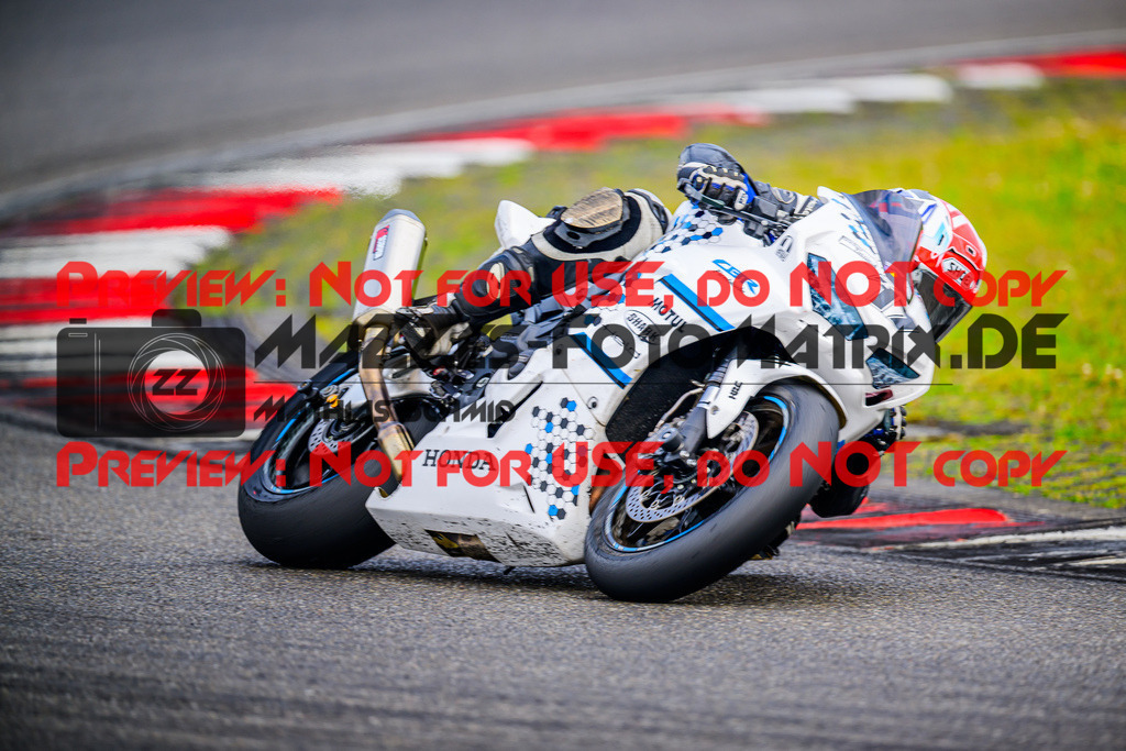 MaZZes_FotoMatrix_240717_6007705_5213 | WEISS