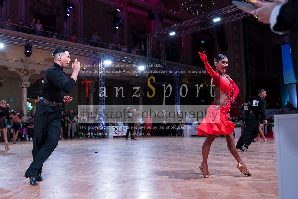 20240706_WDSF_WO_Latin_10422 | Tanzsportbilder, Standardtanz, Lateintanz, WDSF, DTV, LTVB, dancecomp, goc, hessen tanzt, blaues band der spree, walzer, tango, wiener walzer, slowfox, quickstepp, samba, rumba, cha-cha-cha, paso doble. jive, hd-kroft photography, turniertanzsport