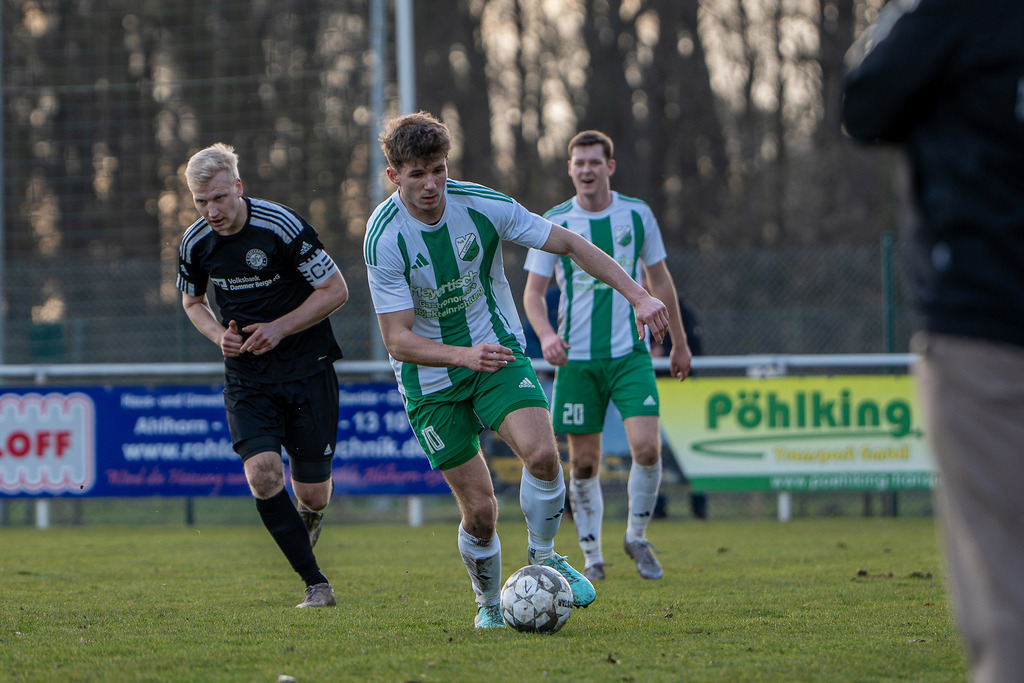 Fußball I Herren I Saison 2025-2026 I Bezirksliga Weser-Ems 4 I 21. Spieltag I TuS Lutten - SW Osterfeine I 4401 | jns.sportfotos - Realisiert mit Pictrs.com