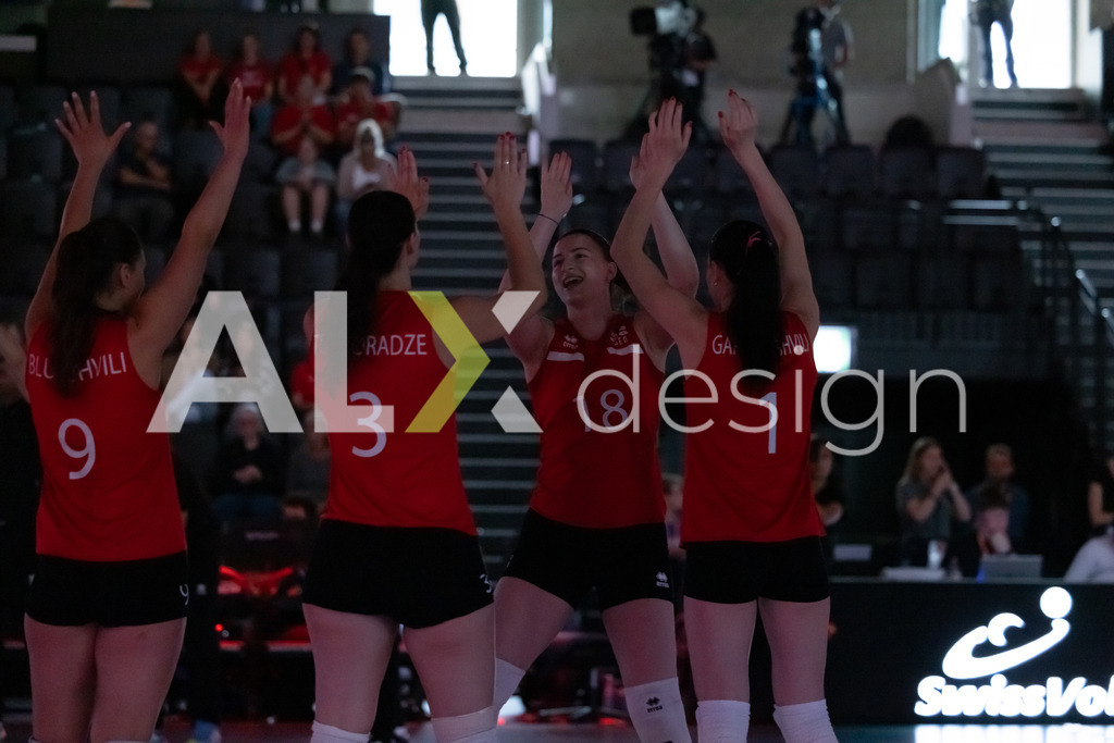 Georgia v Switzerland - CEV European League Women | KRIENS, SWITZERLAND - JUNE 12: MARIAM GAPRINDASHVILI of Georgia, ANA TEVDORADZE of Georgia, KETEVAN BLUASHVILI of Georgia and LIZZY IRINE LOBZHANIDZE of Georgia during the CEV European League match between Georgia and Switzerland at Pilatus Arena on June 12, 2026 in Kriens, Switzerland. - Realisiert mit Pictrs.com