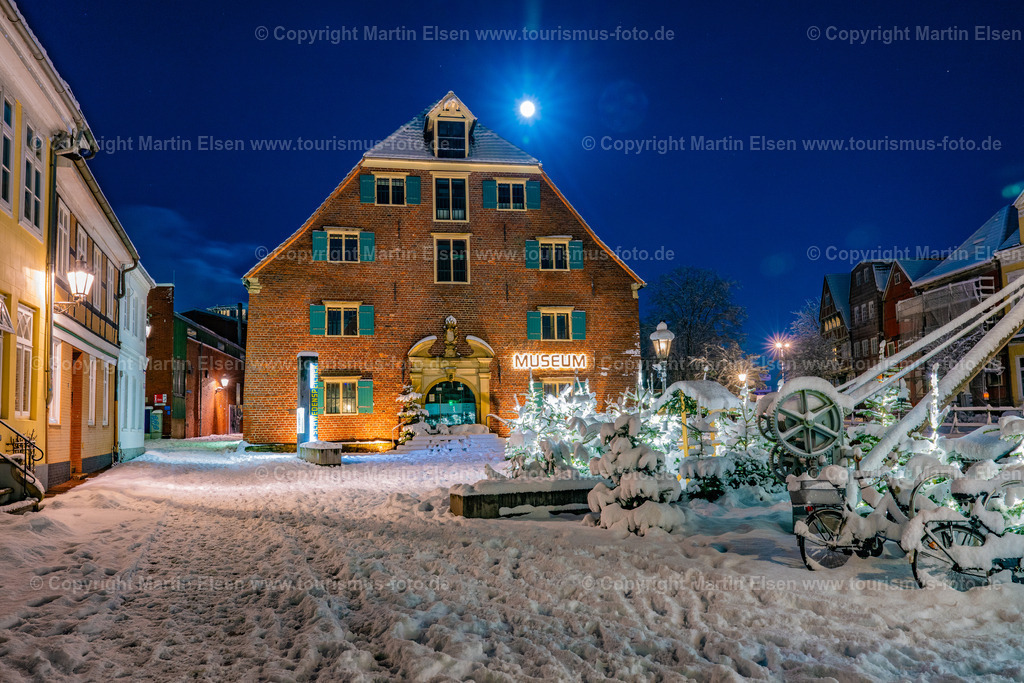 Stade Fischmarkt Altstadt Winter Schnee_ELS_2507030126 | Fotos aus den Touristenorten aus Norddeutschland. - Realisiert mit Pictrs.com