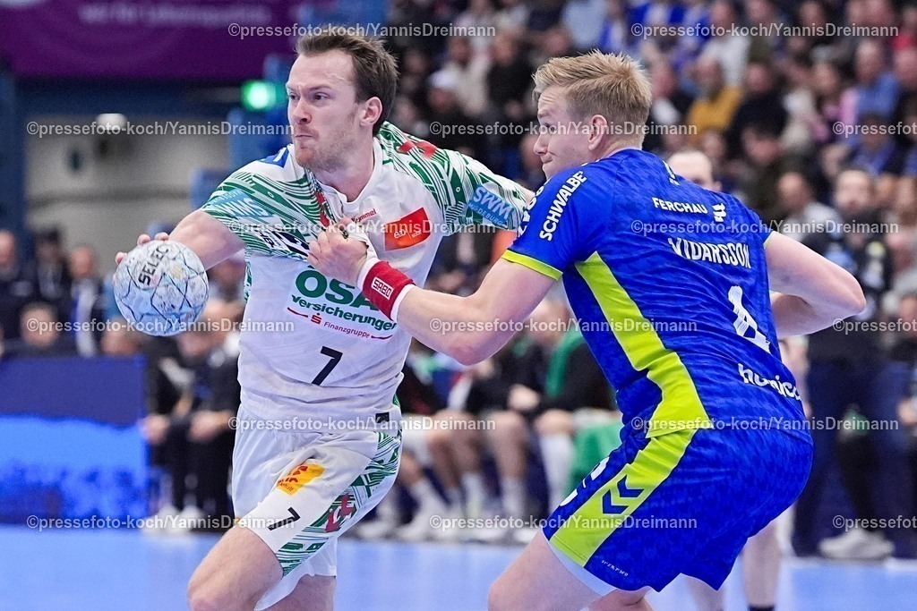 xYDRx14122501037 | 14.12.2025, xydrx, Handball, 1.HBL, VfL Gummersbach - SC Magdeburg, Schwalbe-Arena: Felix Claar (SC Magdeburg #7) im Zweikampf gegen Ellidi Vidarsson (VfL Gummersbach #4)Photo: xYannisxDreimannxPressefotoKochx