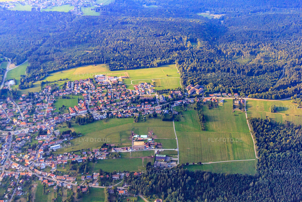 Luftbild: Ortsansicht im Schwarzwald aus Süden in Dobel im Bundesland Baden-Württemberg in Deutschland. Foto: IMG_53154.jpg vom 09.09.2012 durch Werner Riehm/FLY-FOTO.de
