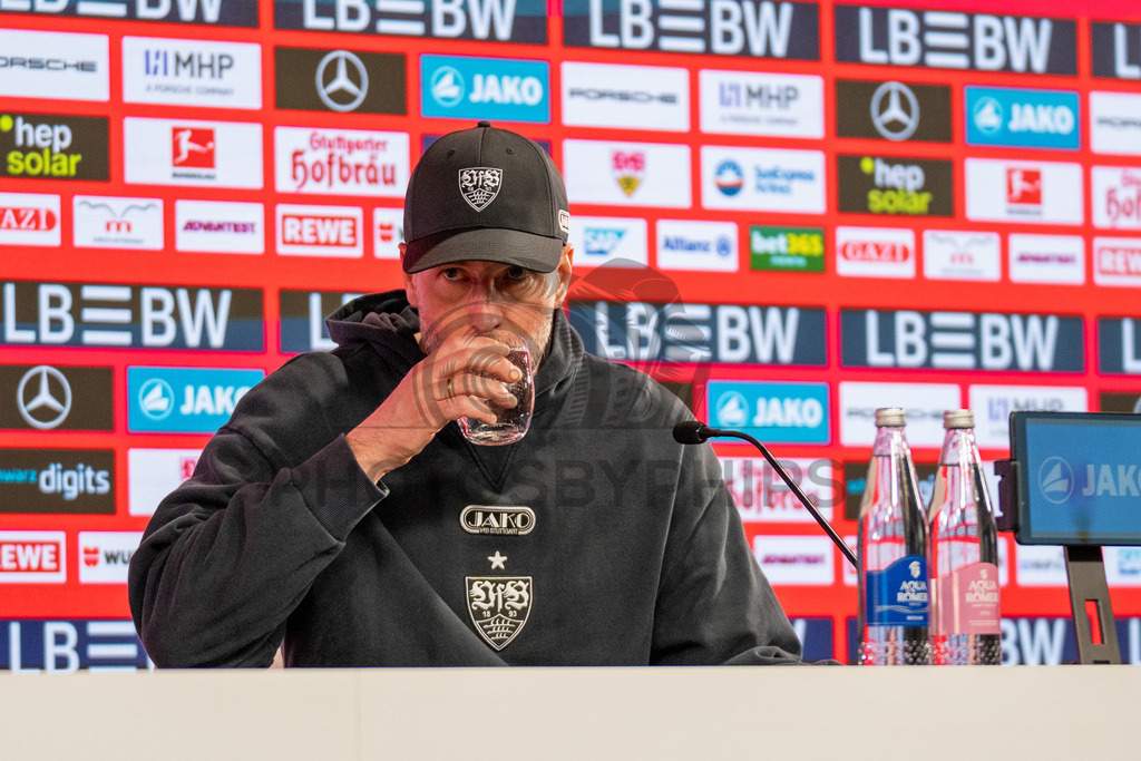 VfB Stuttgart vs. RB Leipzig, Fussball, 1. Bundesliga, 26. Spieltag, 15.03.2026 | Sebastian Hoeness (Trainer VfB Stuttgart),VfB Stuttgart vs. RB Leipzig, Fussball, 1. Bundesliga, 26. Spieltag, 15.03.2026Foto: photosbyphips/Philip Ziegler