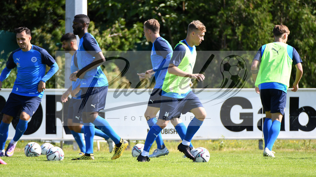 TRASFL20200713_0036 | Fussball, Herren: Jakob Duhme (SF Lotte) in Aktion, am Ball, Einzelaktion bei der Trainingseinheit von SF Lotte im Sportpark am Lotter Kreuz am 13.07.2020 in Lotte, Deutschland. - Realisiert mit Pictrs.com
