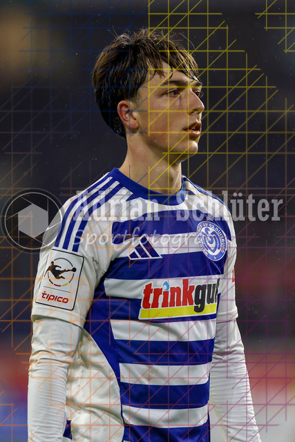 MSV Duisburg vs Rot-Weiss Essen - 3. Liga | Duisburg, Deutschland, 26.10.25:   Jan-Simon Symalla (MSV Duisburg) schaut waehrend des Spiels der 3. Liga MSV Duisburg vs Rot-Weiss Essen in der schauinsland-reisen-arena(Foto von Brauer-Fotoagentur / Adrian Schlueter)