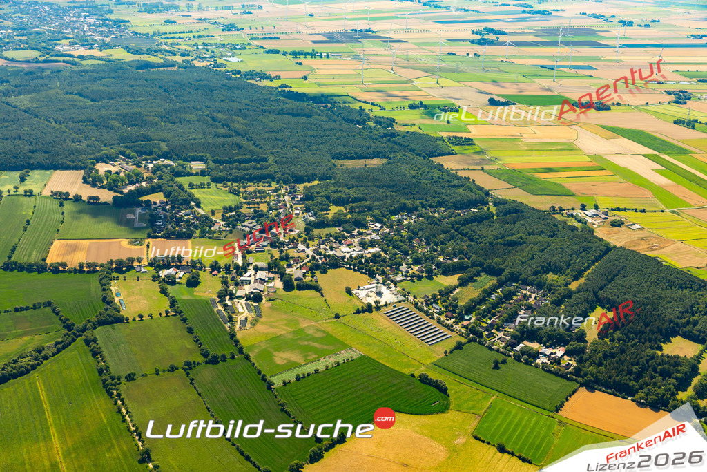 Das Luftbild der Stadt Gudendorf wurde 2022 vom Flugzeug heraus erstellt (keine Drohnen-Aufnahmen) Aufnahmehöhe ca.450 Meter- hohe Bildauflösung und Druck-Qualität. Garantiert!