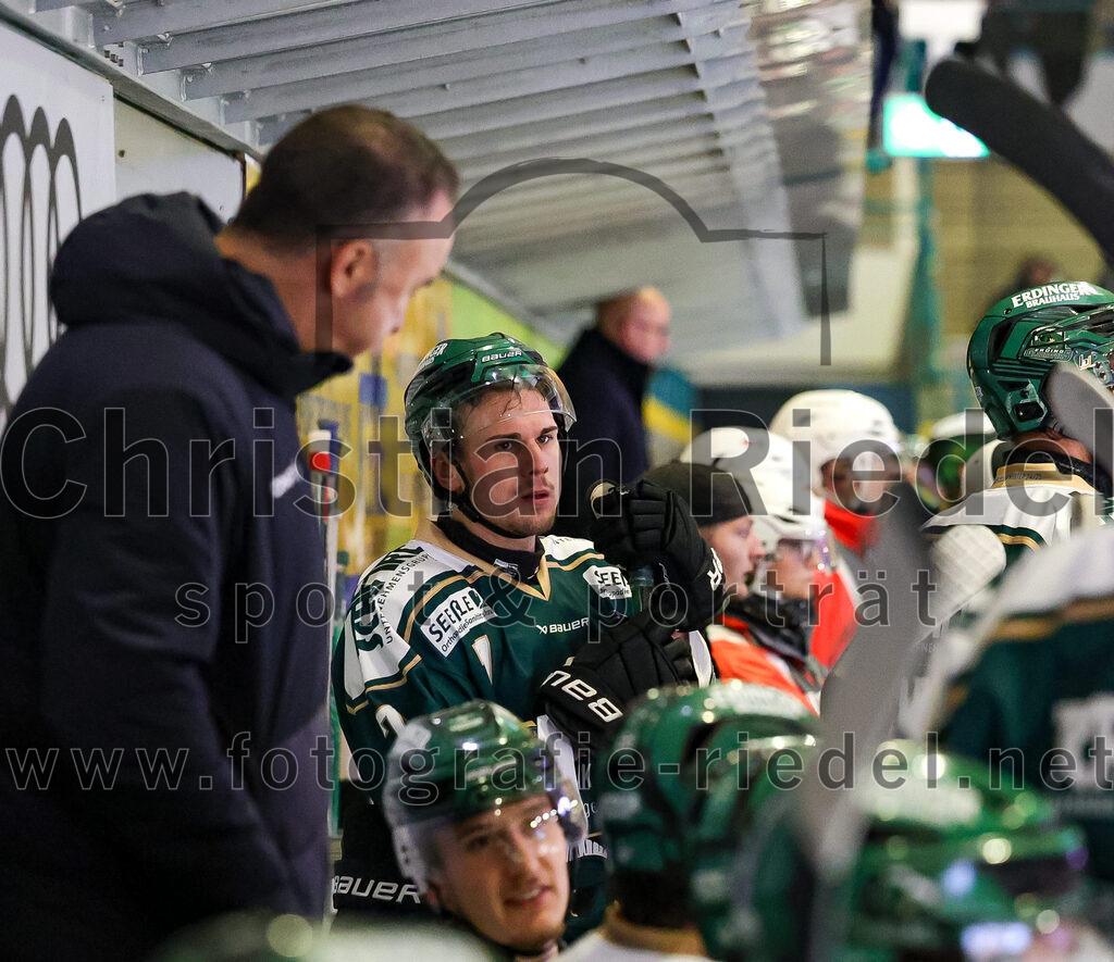 2026-01-02_070_TSV_Erding_gegen_Hoechstadt_Alligators | Erding, Deutschland, 02.01.2026:Eishockey, Oberliga Süd 2025 / 2026, 33. Spieltag, TSV Erding gegen Höchstadt Alligators, Endergebnis: 2:1Louis Trattner (Erding Gladiators, #7)Foto: Christian Riedel / fotografie-riedel.net