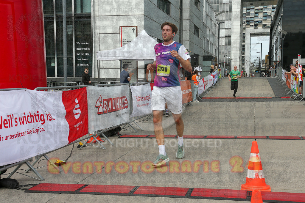 250920_1321_EX1_4139 | Sportfotografie im Rhein-Sieg Kreis, Köln, Bonn, NRW, Rheinland Pfalz, Hessen, etc. Unser Tätigkeitsfeld umfasst den Laufsport vom Volkslauf über den Marathon, Duathlon, Triathon bis zum Ultralauf wie Kölnpfad Ultra oder Schindertrail.