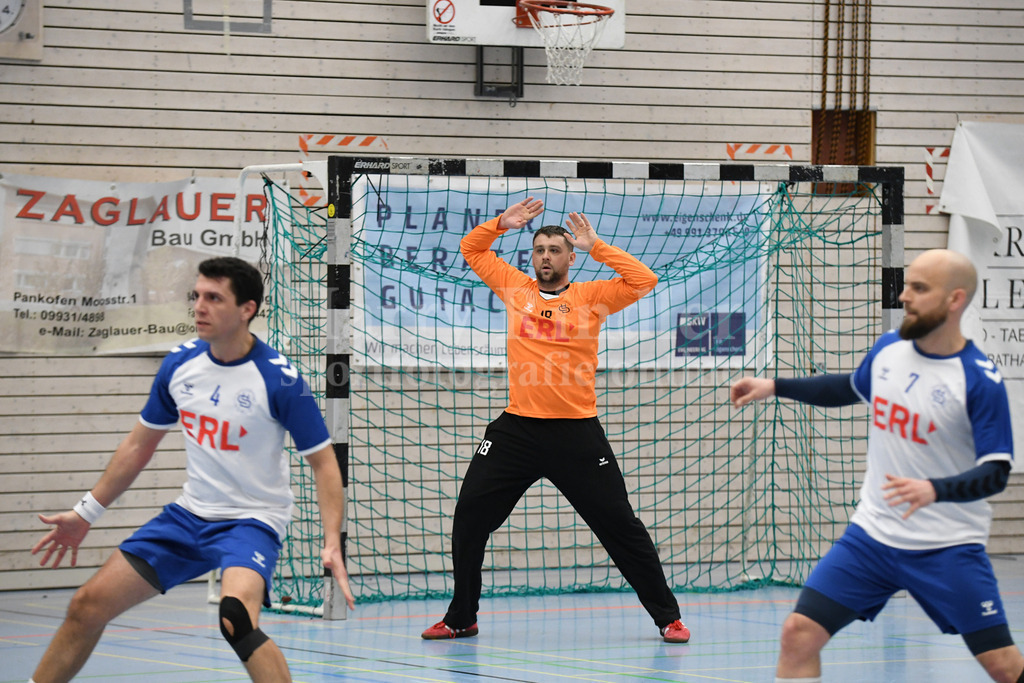 HC Deggendorf : TSV Simbach II   | Denis Detlaf  (HC Deggendorf  #18) - Realisiert mit Pictrs.com