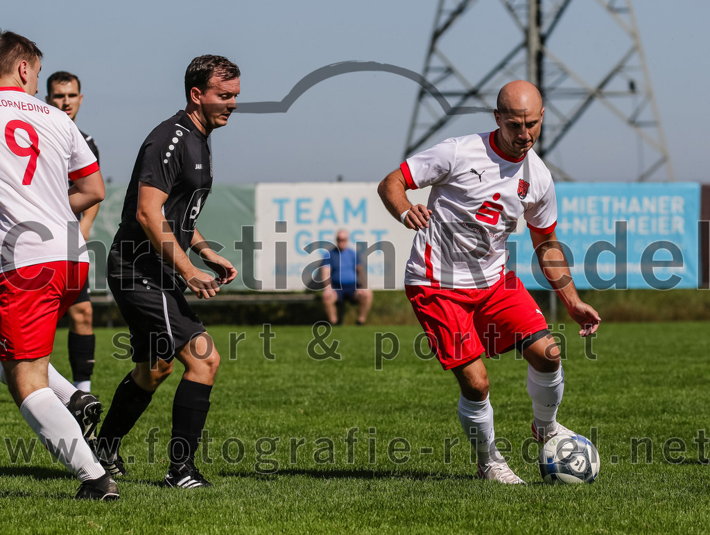 2023-09-17_026_SG_Anzing-Parsdorf_II_gegen_TSV_Zorneding_II | Anzing, Deutschland, 17.09.2023:
Fußball, A-Klasse 2023 / 2024, 5. Spieltag, Endergebnis: 1:1

Stefan Spyra ((SG) Anzing-Parsdorf, #10), Thomas Holzmann (TSV Zorneding, #7)

Foto: Christian Riedel / fotografie-riedel.net