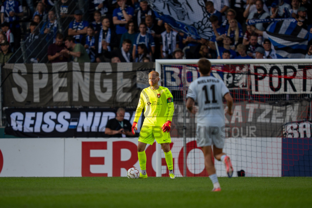 SG Sonnenhof Großaspach vs. Arminia Bielefeld, Fussball, DFB-Pokal, 1. Runde, 22.08.2026 | Maximilian Reule (SG Sonnenhof Großaspach, #01),SG Sonnenhof Großaspach vs. Arminia Bielefeld, Fussball, DFB-Pokal, 1. Runde, 22.08.2026,DFB regulations prohibit any use of photographs as image sequences and/or quasi-video
