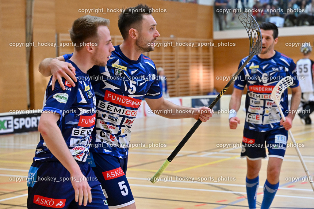 VSV Unihockey vs. KAC Floorball | Jubel VSV Unihockey Mannschaft, #29 Anze Brajic VSV Unihockey, #5 Michael Kanduth VSV Unihockey, #6 Timo Schmid VSV Unihockey, VSV Unihockey vs. KAC Floorball, VSV Unihockey vs. KAC Floorball am 12.04.2025 in Villach (Ballspielhalle St. Martin), Austria, (Photo by Bernd Stefan)