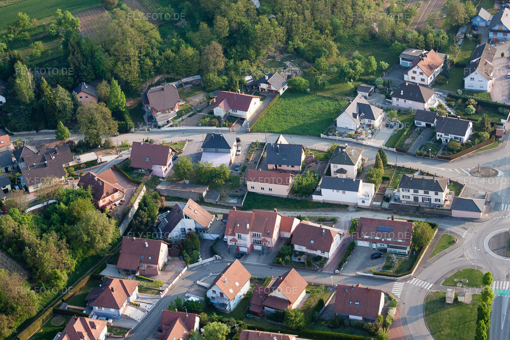 Luftbild: Rue des Champs in Mothern im Bundesland Bas-Rhin in Frankreich. – Foto: IMG_40329.jpg vom 22.04.2011 durch Werner Riehm/FLY-FOTO.de – Auflösung des Originals: 4752 x 3168 px