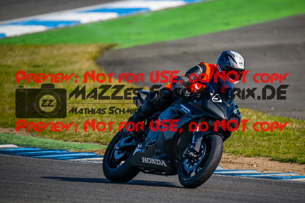 MaZZes_FotoMatrix_230410_3555 | INST