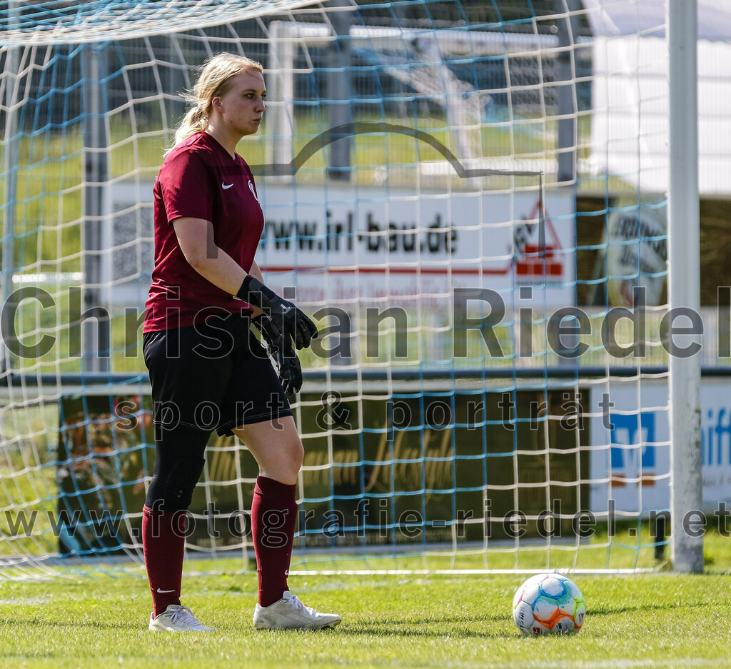 2023-09-09_050_FC_Langengeisling_gegen_TV_1864_Altoetting | Erding, Deutschland, 09.09.2023:
Fußball, Bezirksoberliga 2023 / 2024, 2. Spieltag, FC Langengeisling gegen TV 1864 Altötting, Endergebnis: 2:3

Torfrau Isabella Kamhuber (TV 1864 Altötting, #1)

Foto: Christian Riedel / fotografie-riedel.net
