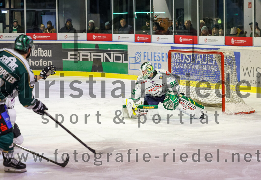 2026-01-02_087_TSV_Erding_gegen_Hoechstadt_Alligators | Erding, Deutschland, 02.01.2026:Eishockey, Oberliga Süd 2025 / 2026, 33. Spieltag, TSV Erding gegen Höchstadt Alligators, Endergebnis: 2:1Torwart Luca Ganz (Höchstadt Alligators, #35)Foto: Christian Riedel / fotografie-riedel.net