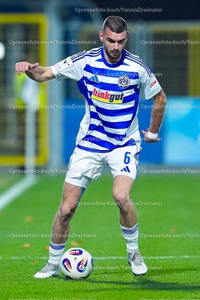 xYDRx21112501104 | 21.11.2025, xydrx, Fußball, 3.Liga, TSG 1899 Hoffenheim II - MSV Duisburg, Saison 2025 2026, Dietmar-Hopp-Stadion:     Rasim Bulic (MSV Duisburg #6) DFB regulations prohibit any use of photographs as image sequences and or quasi-video.