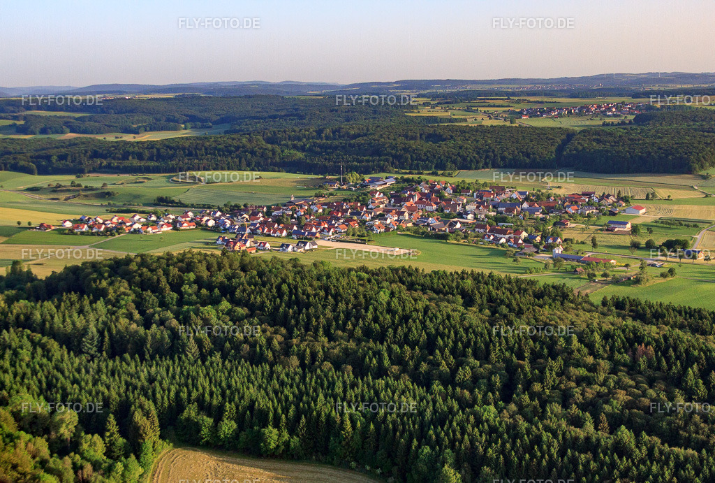 Dorfansicht auf der Alb aus Südosten | Luftbild: Dorfansicht auf der Alb aus Südosten im Ortsteil Dächingen in Ehingen im Bundesland Baden-Württemberg in Deutschland. Foto: IMG_67600.jpg vom 09.06.2014 durch Werner Riehm/FLY-FOTO.de - Realisiert mit Pictrs.com