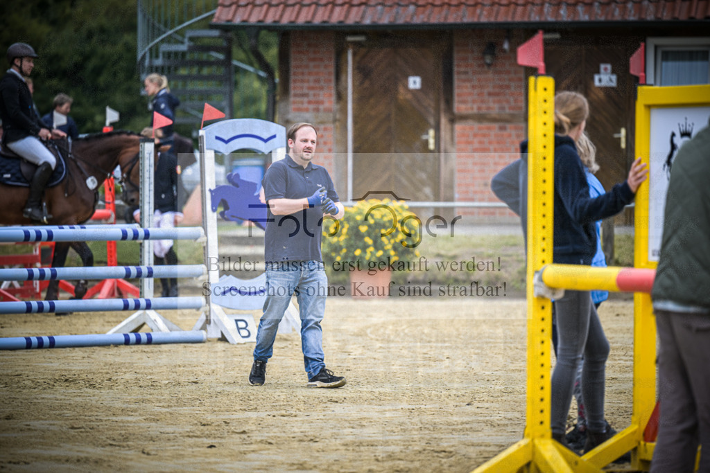 DOS_4350 | Entdecke hochwertige Reitturnierfotos von Foto Oger. Professionell, emotional und authentisch – jetzt Lieblingsmomente im Shop bestellen.Deutschlandweite Turnierfotografie. - Realisiert mit Pictrs.com