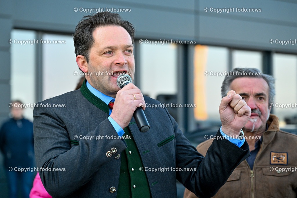 Bauernprotest_ Poendorf_ Lasco_ 08.03.2024-73 | 08.03.2024, Poendorf, AUT, Bauernprotest, im Bild Bauernprotest, Bauern, Landwirte, Traktoren, Fa. Lasco, Demo, Kundgebung

BM Norbert Totschnig(VP, Land- und Forstwirtschaft, Regionen und Wasserwirtschaft)