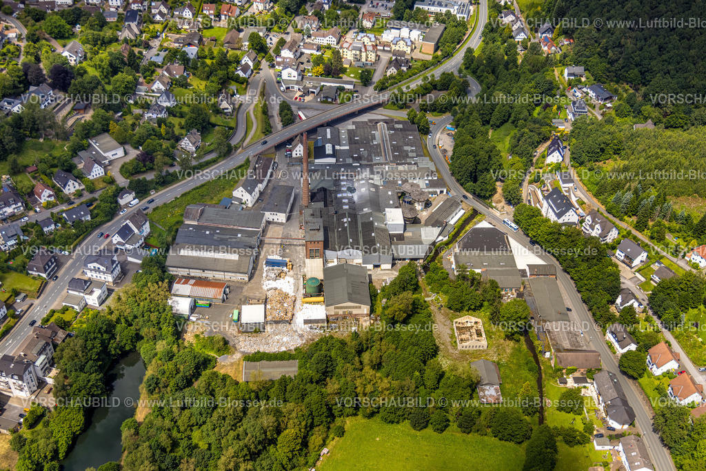 Sundern240709033 | Luftbild, Papierwerk Sundern GmbH, Brücke der Hauptstraße, Sundern, Sauerland, Nordrhein-Westfalen, Deutschland