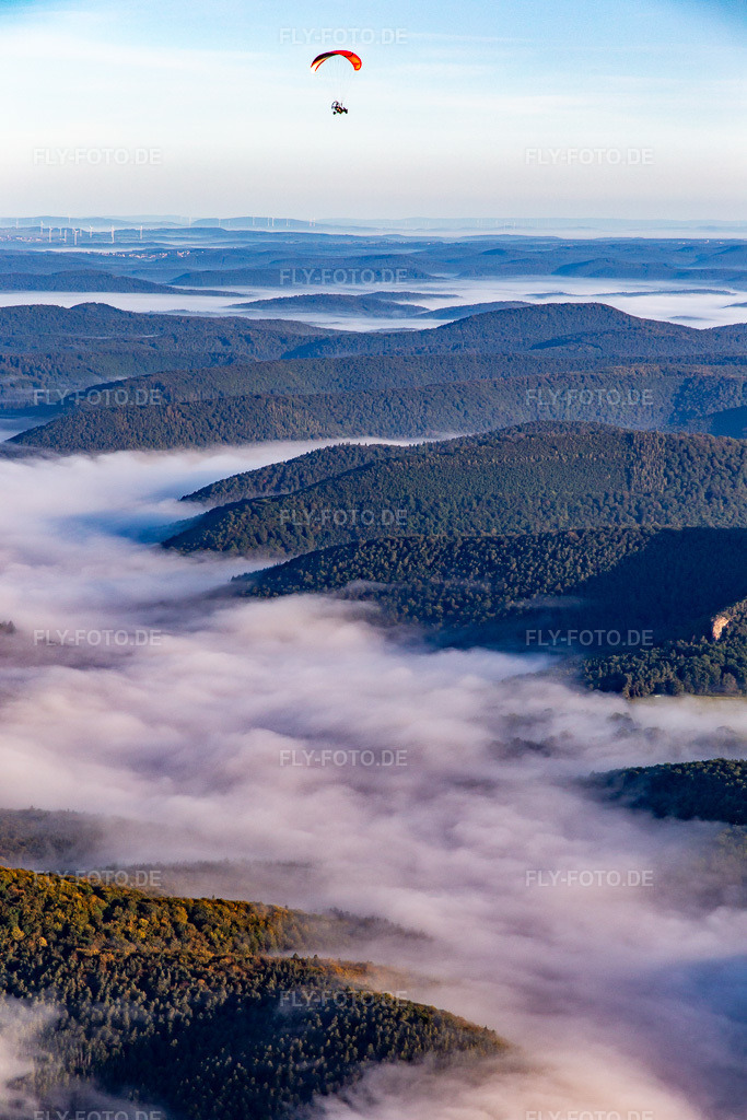 Luftbild: Château Fort de Fleckenstein in Lembach im Bundesland Bas-Rhin in Frankreich. Foto: IMG_138873.jpg vom 24.09.2023 durch Werner Riehm/FLY-FOTO.deWWW.FLECKENSTEIN.FR