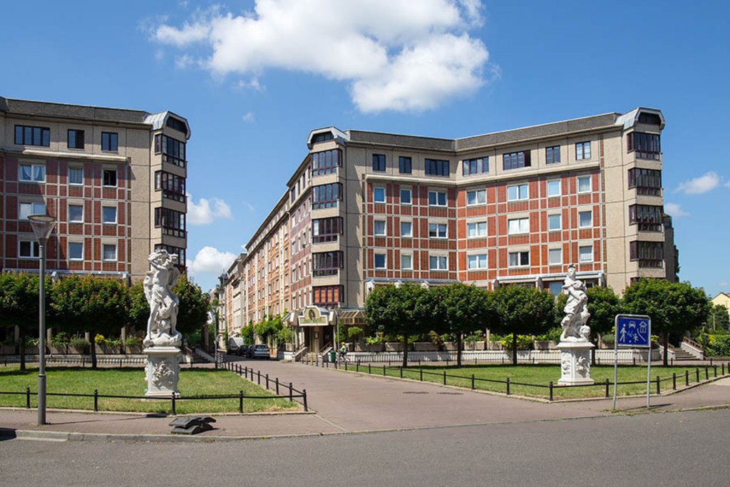 Apels Garten - Dorotheenplatz | Entdecke über 20 Kategorien Leipzig-Motive: Foto-Downloads, hochwertige Poster, Leinwand- & Fine-Art-Prints. Jetzt Lieblingsfoto im Bildlexikon Leipzig Shop bestellen!