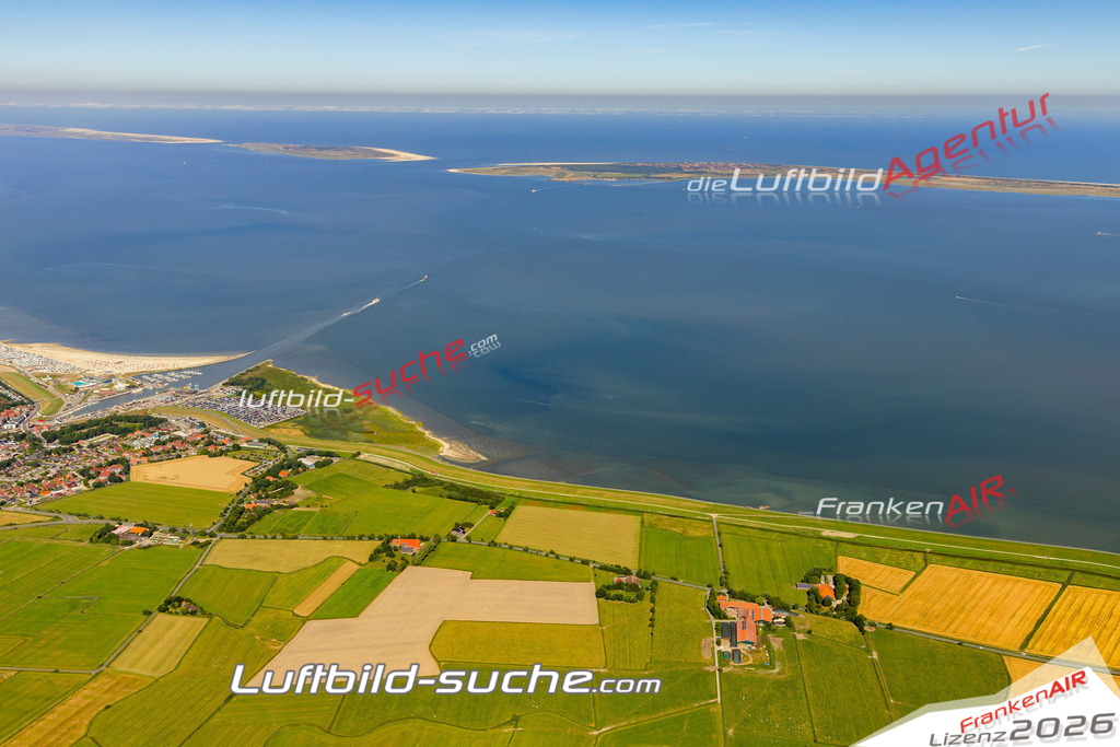Aktuelles Luftbild von Bensersiel Esens - Die Luftaufnahme wurde 2022 mittels UL-Flugzeug erstellt ( keine Drohne ) - hochauflösende Kamera-Systeme von  Canon -Beste Qualität - Für grossformatige Ausdrucke geeignet. Die Geschenkidee !