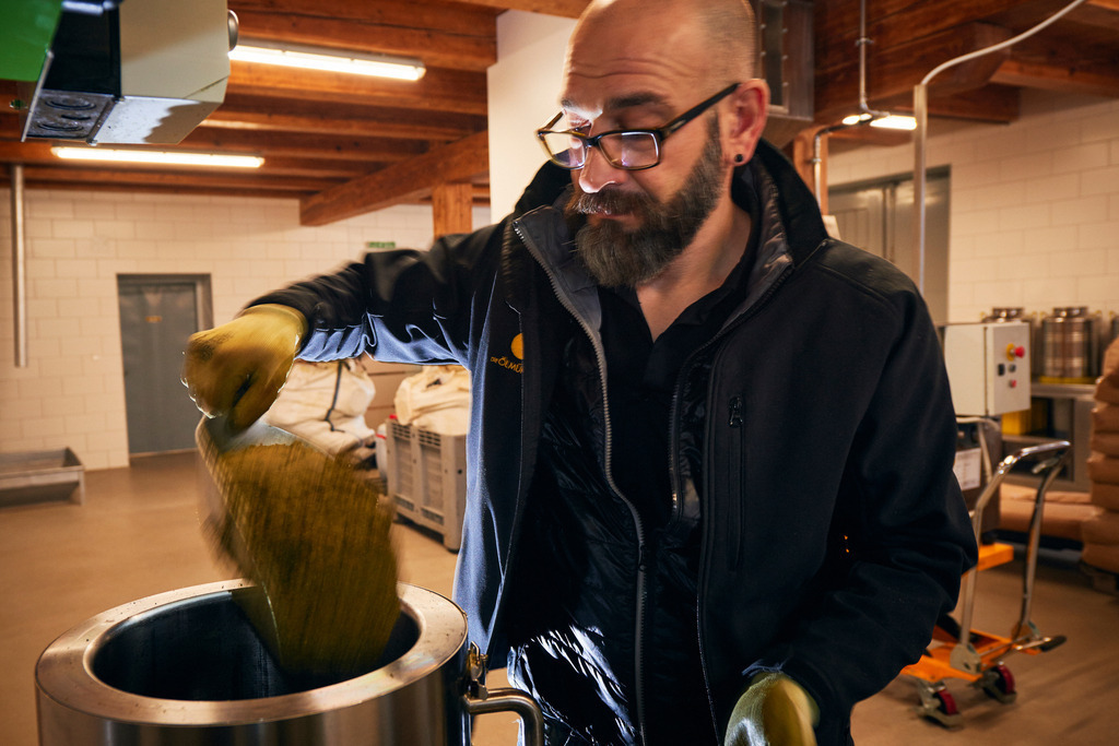 Die Ölmühle | Markt Allhau, Austria - February 09, 2018: Die Ölmühle; Herr Karl Grossschedl  befüllt die hydraulische Ölpresse mit Kernölbrei. - Realisiert mit Pictrs.com