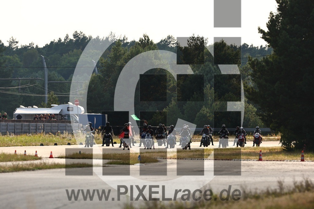 start-20240803_05309 | Schöne Erinnerungen an spannende Momente - das festzuhalten ist unser Job. PIXELrace.de ist seit 2003 auf den Rennstrecken Europas unterwegs um die Action draußen beim Fahren und die wunderbare Stimmung imm Fahrerlager für euch einzufangen.