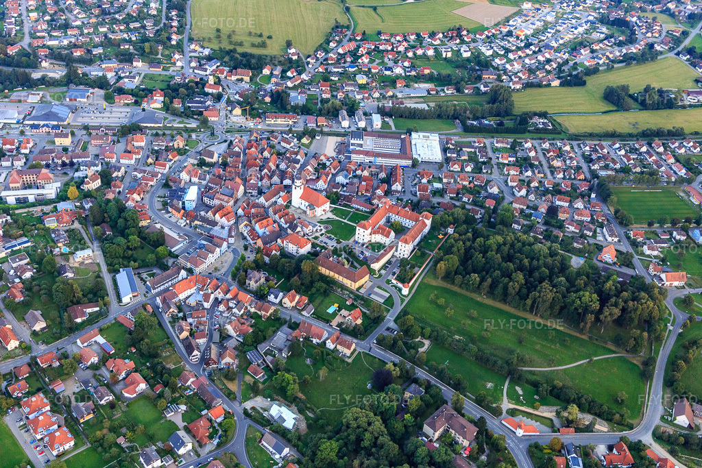 Luftbild: Stadtübersicht mit Schloss Meßkirch, Herz-Jesu-Heim Meßkirch und kathol. Kirche St. Martin aus Nordwesten in Meßkirch im Bundesland Baden-Württemberg in Deutschland.Foto: IMG_094436.jpg vom 27.08.2016 durch Werner Riehm/FLY-FOTO.deSchloß Meßkirch Tagungen, Seminare und FeiernHerz-Jesu-Heim Meßkirch | Stadt MeßkirchWWW.MESSKIRCH-SAULDORF.DE