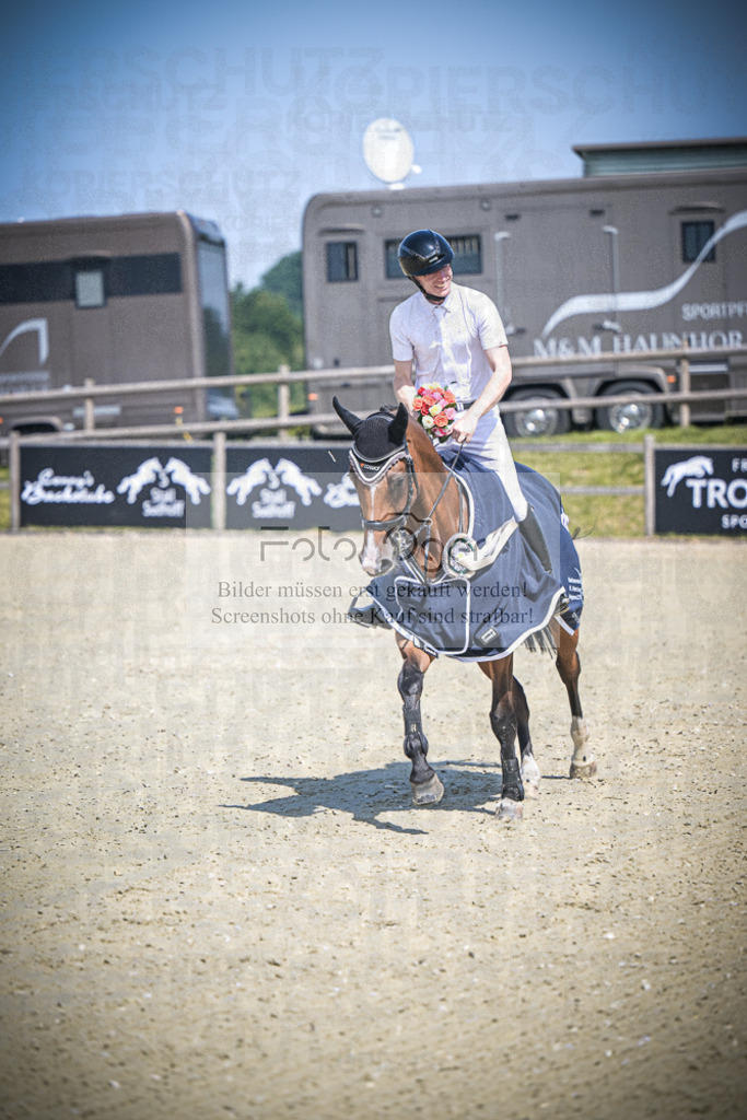 DOS_0098 | Entdecke hochwertige Reitturnierfotos von Foto Oger. Professionell, emotional und authentisch – jetzt Lieblingsmomente im Shop bestellen.Deutschlandweite Turnierfotografie. - Realisiert mit Pictrs.com