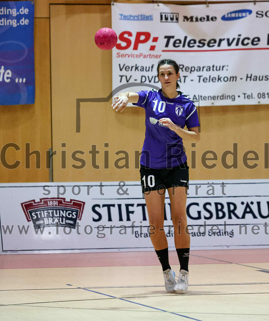 2022-11-19_074_SpVgg_Altenerding_gegen_HC_Donau-Paar | Erding, Deutschland, 19.11.2022:
Handball, Bezirksoberliga Frauen Altbayern 2022 / 2023, 5. Spieltag, SpVgg Altenerding gegen HC Donau/Paar, Endergebnis: 22:33

Janina Konrad (SpVgg Altenerding, #10)

Foto: Christian Riedel / fotografie-riedel.net