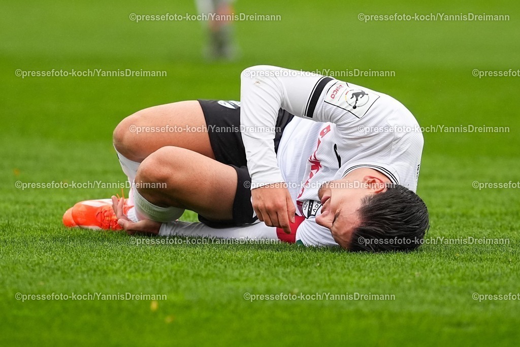 xYDRx25102501009 | 25.10.2025, xydrx, Fußball, 3.Liga, SC Verl - SSV Ulm 1846, Saison 2025 2026, Sportclub Arena: Timur Gayret (SC Verl #30) liegt am Boden  DFB regulations prohibit any use of photographs as image sequences and or quasi-video.